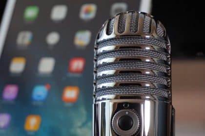 microphone tablet podcast